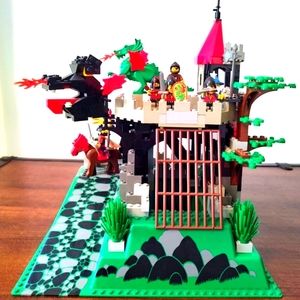 Lego Castle: Dragon Knights: Fire Breathing Fortress Set 6082 1993 Used